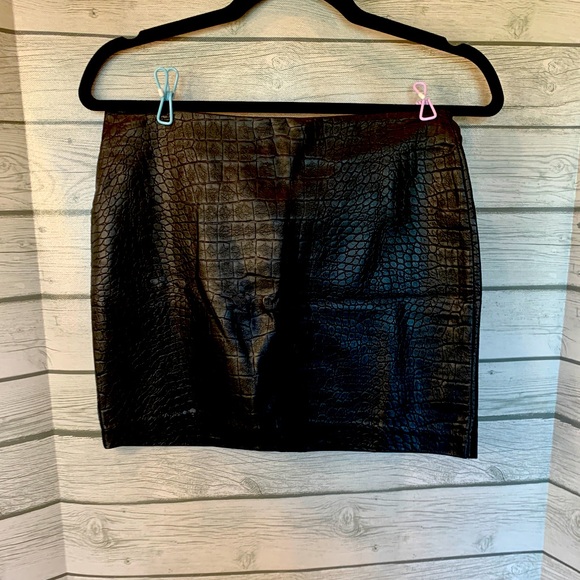 DIVIDED H&M Womens Skirt Size 4 Black Faux Leather Sexy Mini Clubwear Pencil - Picture 1 of 10